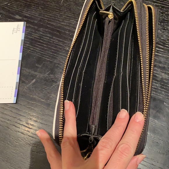 Black & White stripped wallet / wristlet - Picture 7 of 8